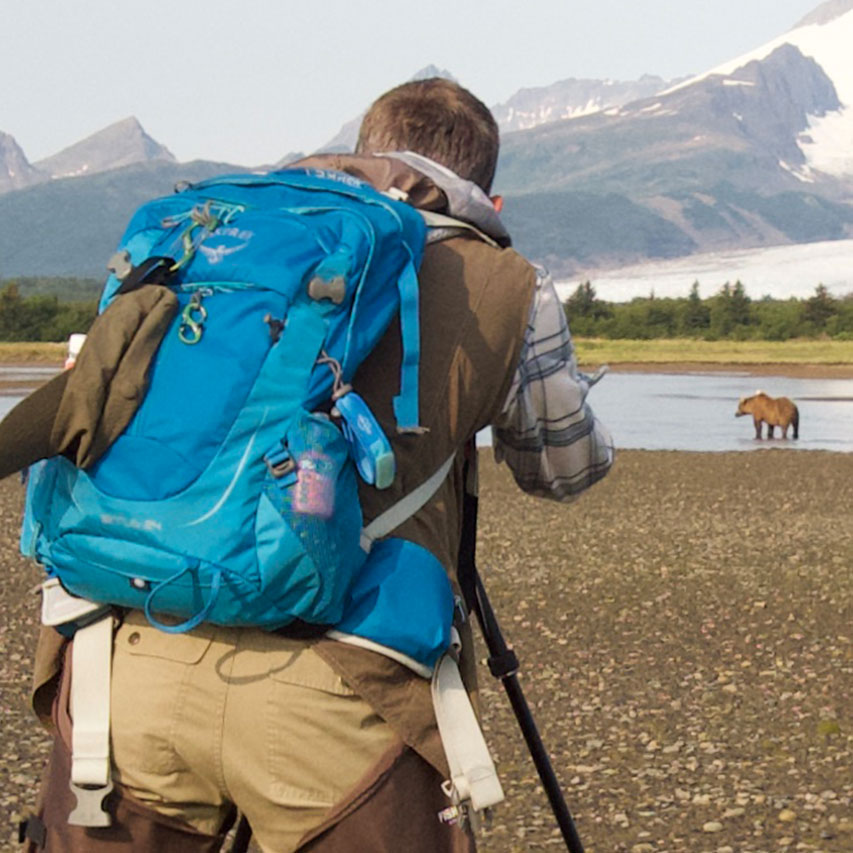 Réalisation d'un film documentaire sur le grizzly en Alaska par Gisèle Lafond